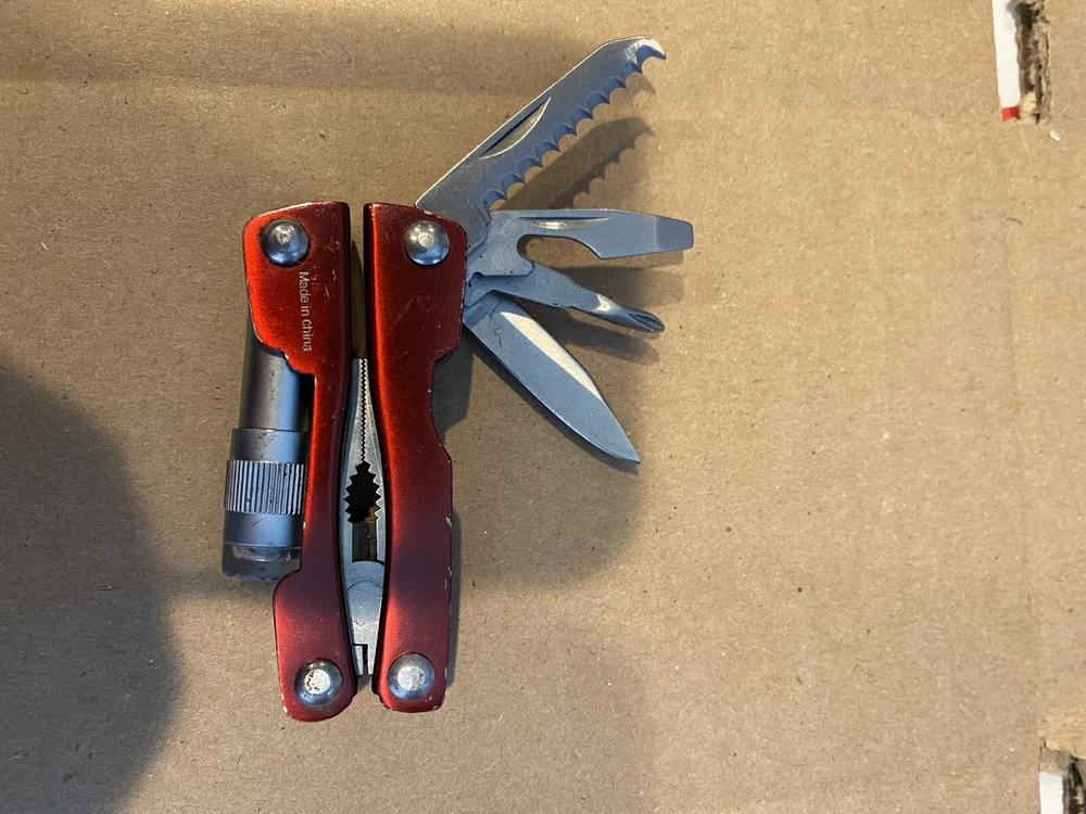 Multi Tool Knife Pliers Pocket Folding Multitools with Screwdriver  Flashlight*