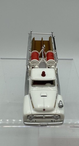 Hallmark 1956 Ford Fire Engine Brigade 2015 Ornament Magic Light - #13th Series - Picture 4 of 7