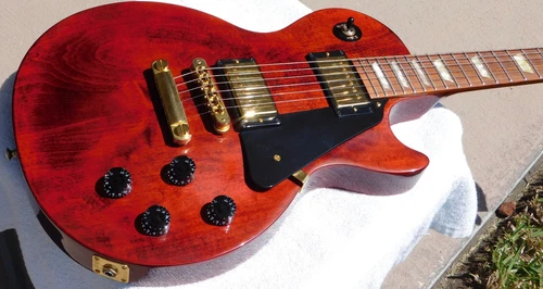 Gibson Les Paul Studio Electric Guitar 2011 Wine Red/Gold Hardware