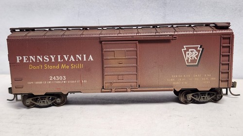 Pennsylvania RR Keystone 40' Boxcar 24303 ruedas de metal Kadee Roundhouse HO | Zustand: Used