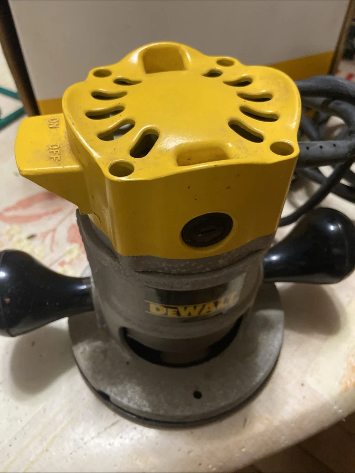 Dewalt Router DW610 - Photo 4/4