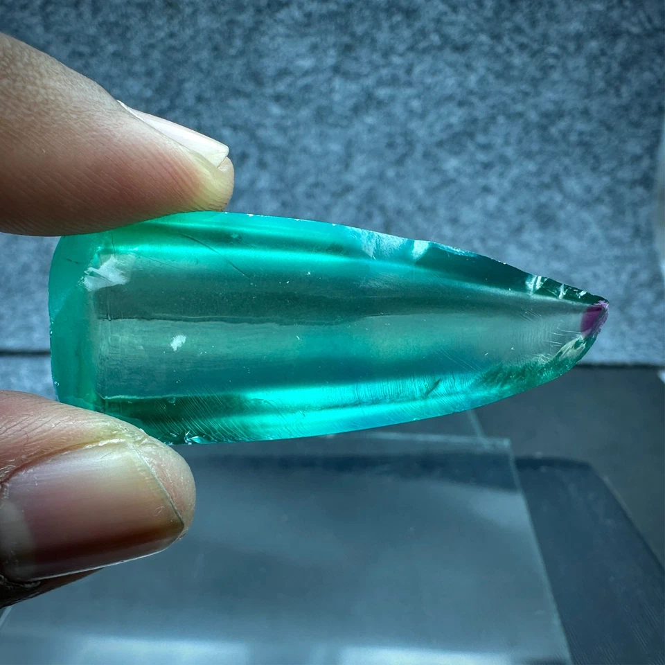 HUGE 16.49 GRAM PERFECT EMERALD GREEN CORUNDUM ROUGH LAB CREATED HALF BOULE - Image 2 of 4