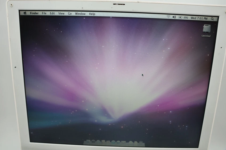 Macintosh iBook G4 1.07 GHz 14.1" LCD screen Mac OS 10.5.8 Model A1055- 1 .25 GB - Image 2 of 4