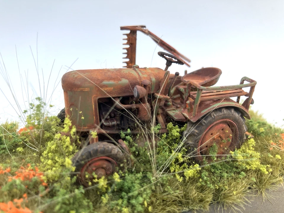 Weathered Barn Find 1955 Fendt 20 G Rusty Tractor Universal Hobbies 1/43 - Image 3 of 4