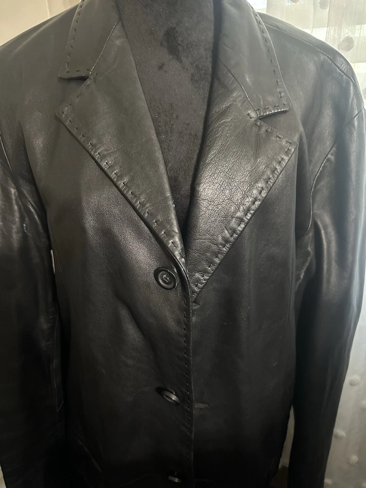 Abrigo grande de cuero negro Donald J Pliner Foto 2 de 4