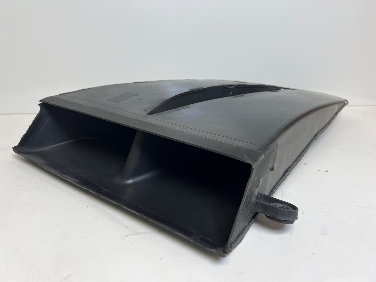 2012 - 2014 AUDI R8 4.2L V8 OEM TRANSMISSION OIL COOLER AIR DUCT 420117336 (MK)