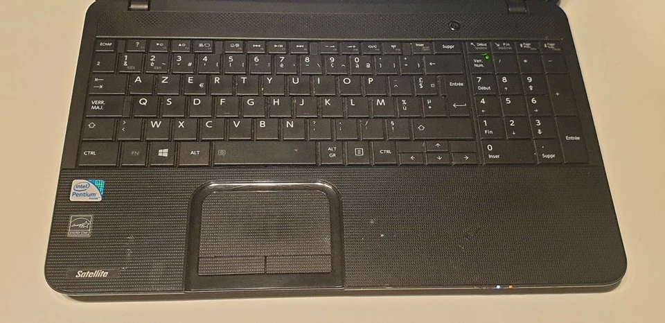 Computer Toshiba Satellite C850-1C8 - Intel B960 - 500 Go - 4 Go RAM - Immagine 4 di 4