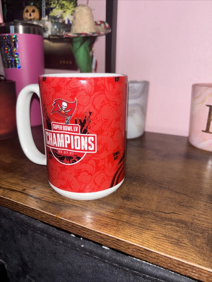 Taza de café Tampa Bay Buccaneers Super Bowl Champions LV 2/7/21 14 OZ 4-1/2" de alto Foto 2 de 4