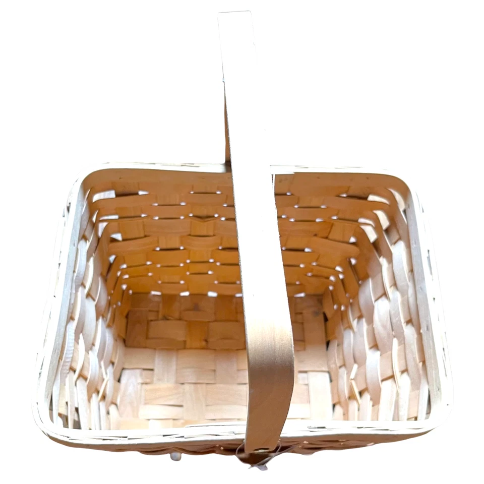 NATURAL STRAW COLORED RETRO STYLE PICNIC BASKET-GREAT FOR EASTER! - Image 3 of 3