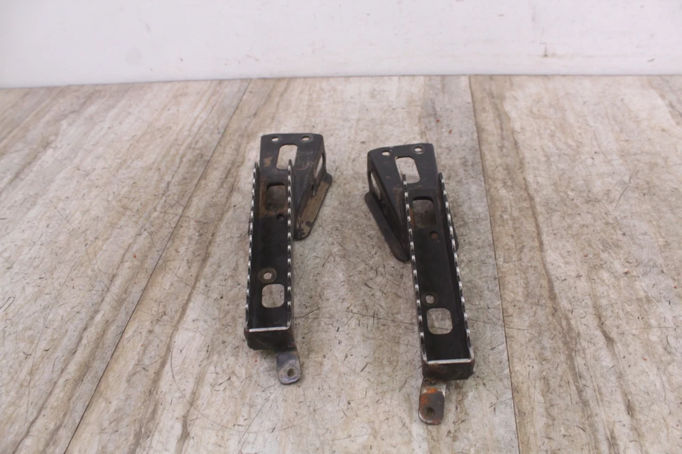 Clavijas de pie izquierda y derecha Can-Am DS650 2004 - par Foto 2 de 4