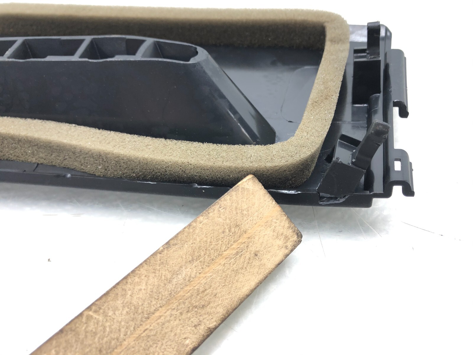 2014-2020 MASERATI GHIBLI FRONT DASH DEFROST GRILLE COVER OEM.