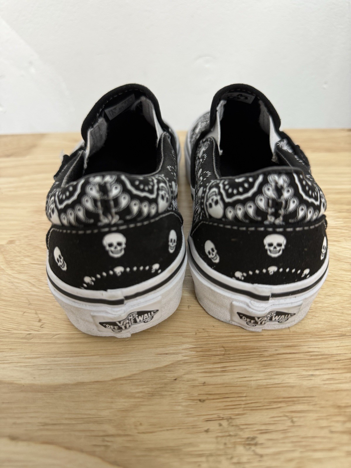 VANS Classic Slip-On 'Bandana - Black' Men’s 3.5 Women's 5 thumbnail 4