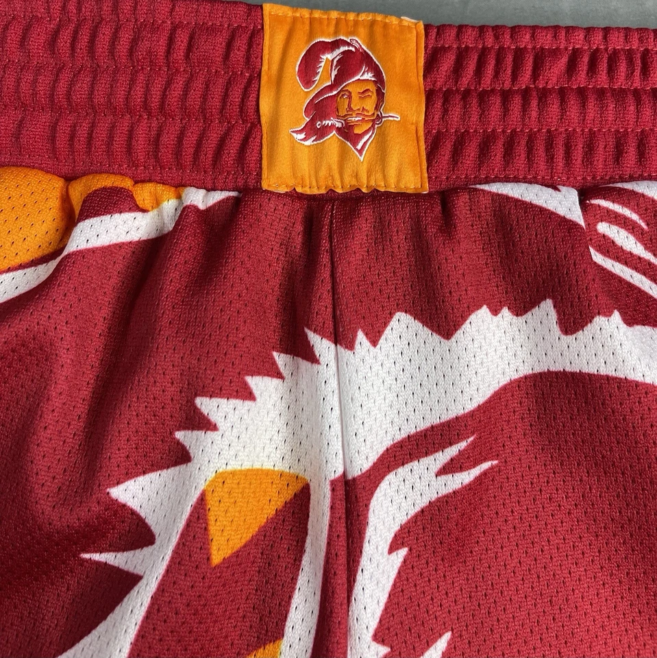 Pantalones Cortos Mitchell & Ness Tampa Bay Buccaneers Jumbotron, Talla 4XL, Gridiron Classics Foto 2 de 4