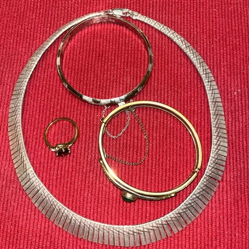 ❤️VTG LOT OF COSTUME JEWELRY CHOKER 2 BRACELETS AND A BEAUTIFUL RING