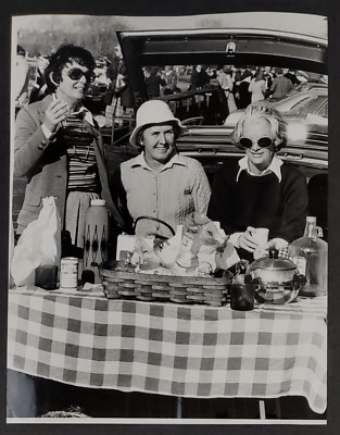 1978 Cambridge MA Radcliffe Alumni Football Tailgaiting Vintage Press Photo