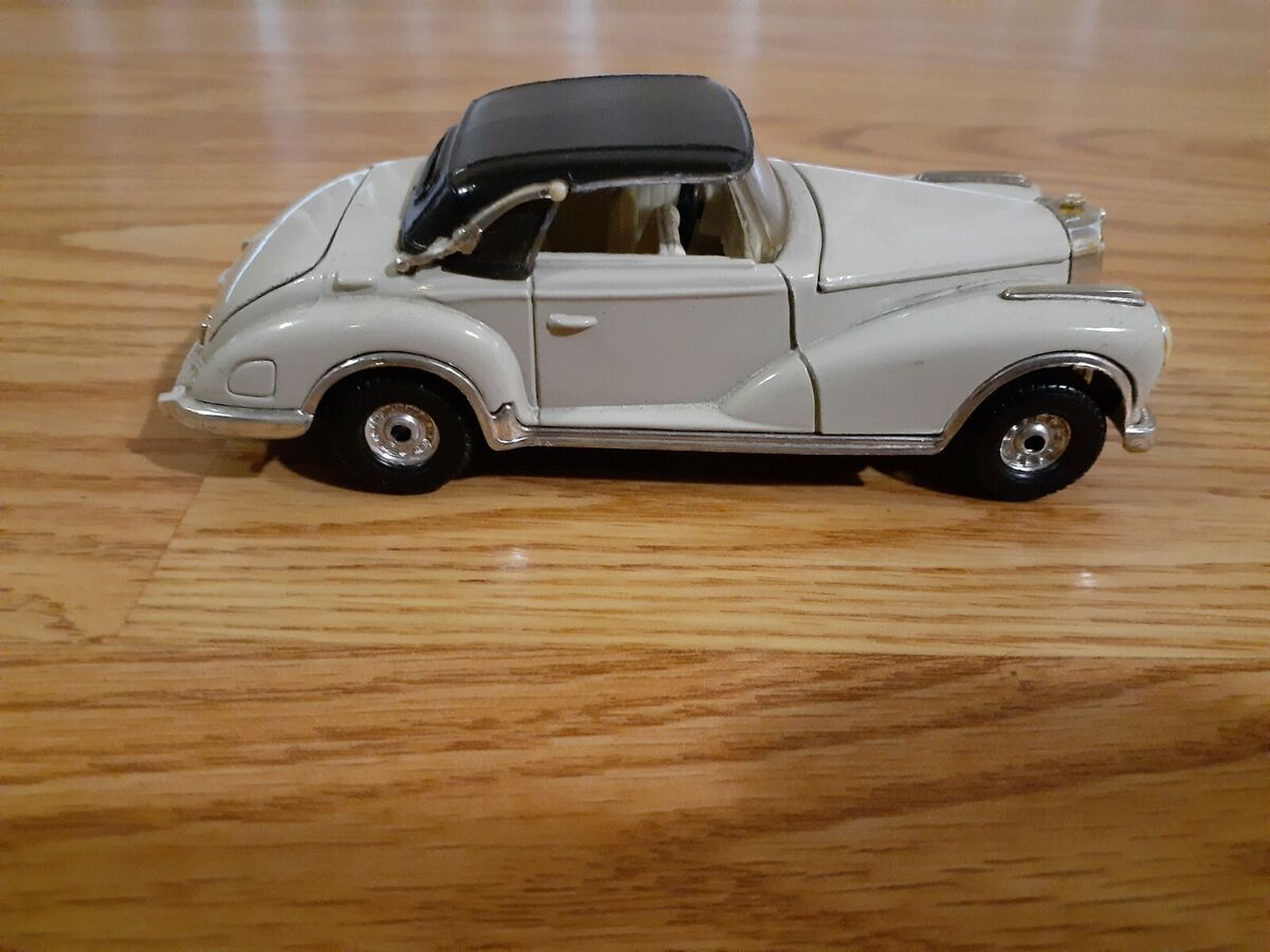 CORGI MERCEDES-BENZ 300S TOY CAR MADE GREAT BRITAIN SCALE 1 CORGI MERCEDES-BENZ 300S TOY CAR MADE GREAT BRITAIN SCALE 1