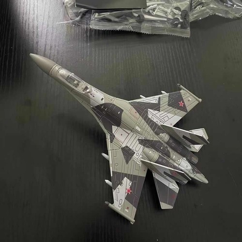 1/100 Sukhoi SU-35 Flanker Fighter Plastic Painted Unassembled Toy Model #6 - Picture 2 of 7
