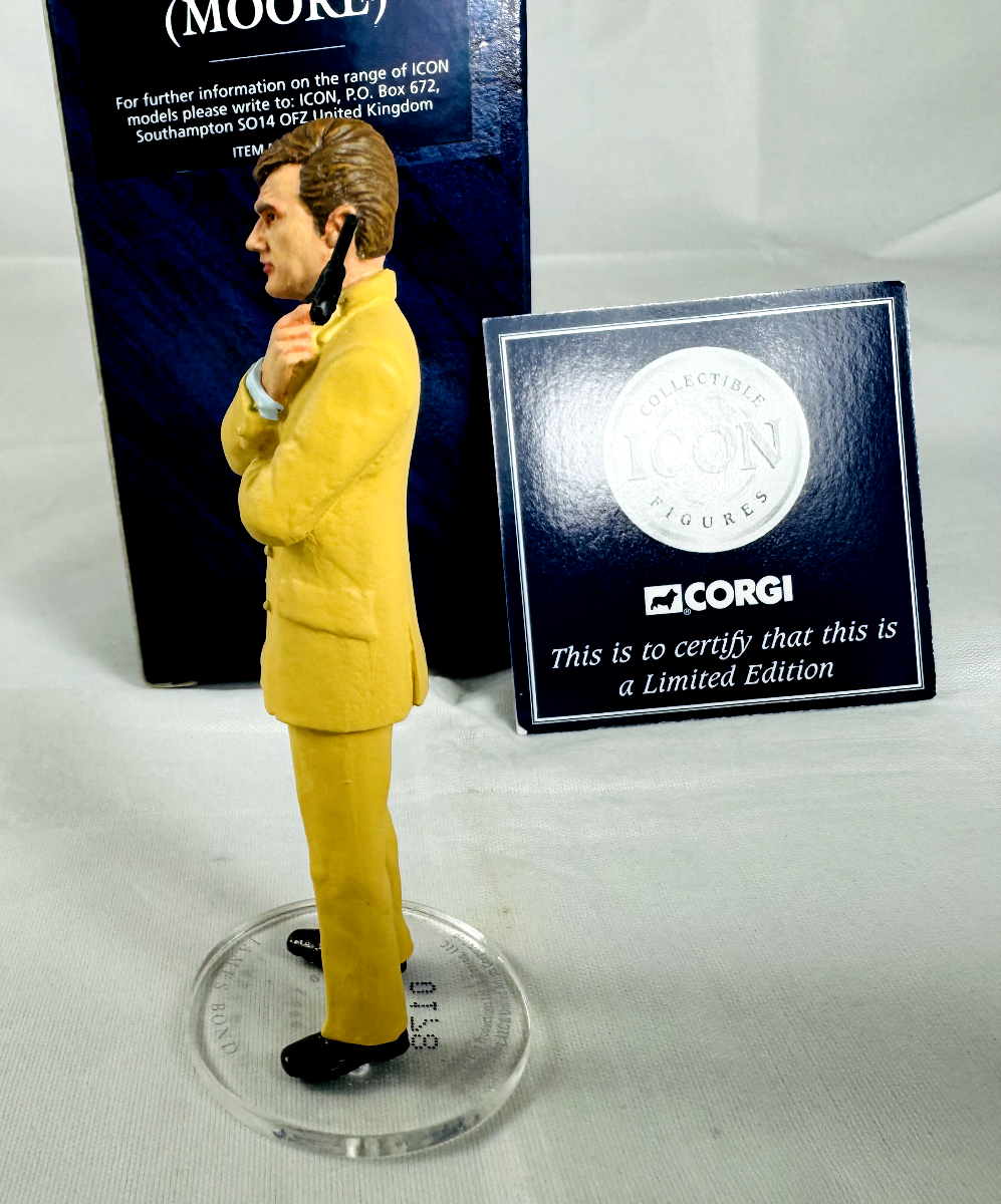 JAMES BOND CORGI ICON ROGER MOORE SAFARI TAN SUIT 007