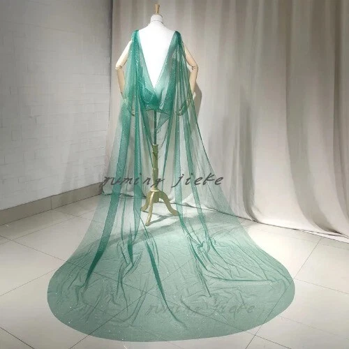 翡翠绿闪光薄纱新娘肩面纱 300 厘米长 X 150 厘米宽 — 第 3/4 张图片