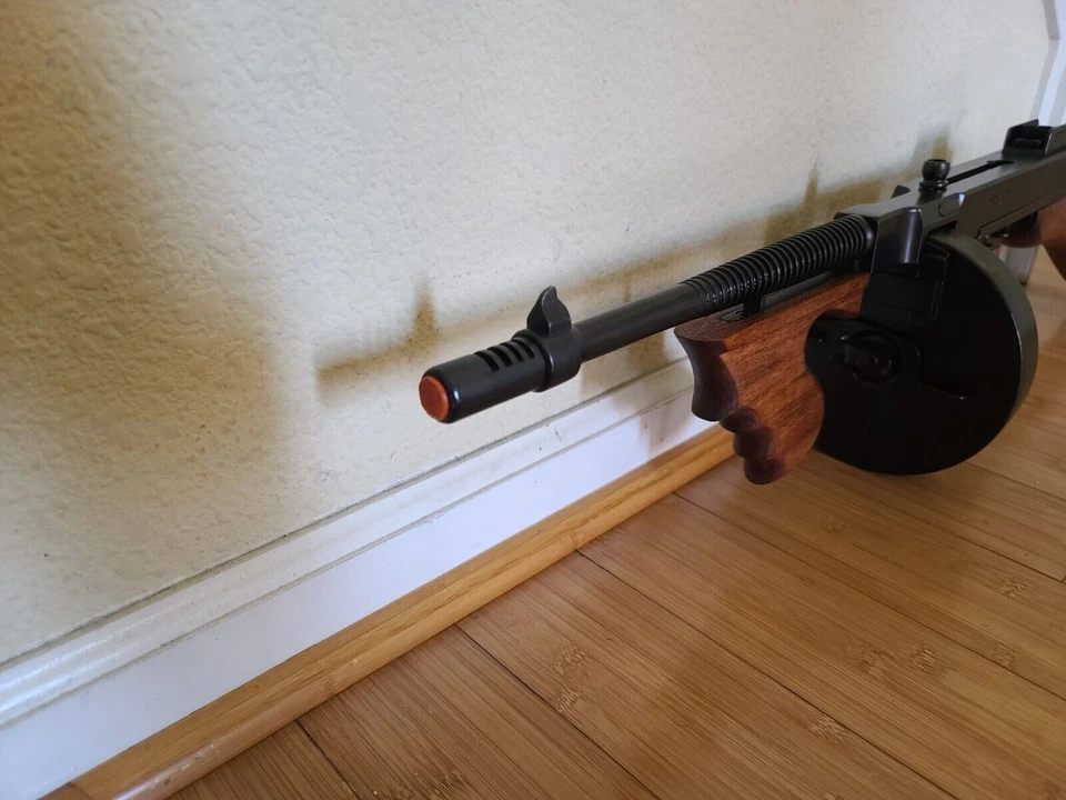 THOMPSON Al Capone Tommy Gun SUBMETRALLADORA SIN DISPARAR 1928 réplica en stock Foto 2 de 3