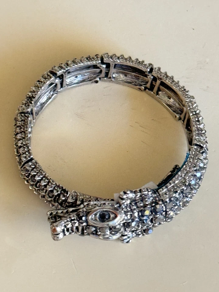 Pulsera envolvente de cocodrilo de diseñador Natasha con joyas con pedrería de cuarzo ahumado Foto 3 de 4