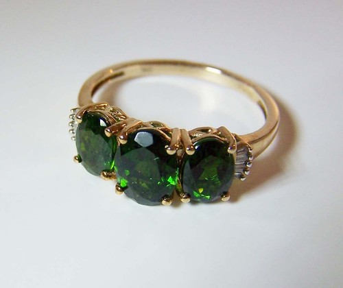 9ct Yellow Gold Green Diopside & Baguette Cut Vintage Diamond Ring R1/2