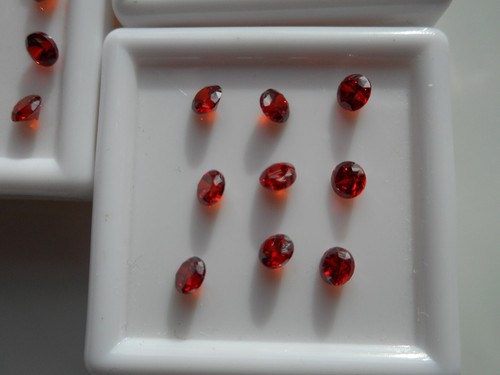 3mm red cubic zirconia loose stones, 15 stones for £1.60p. - Picture 4 of 6