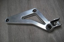 HONDA MAGNA V65 VF1100 FUSSRASTE HINTEN & AUSPUFFAUFHÄNGER LINKE SEITE