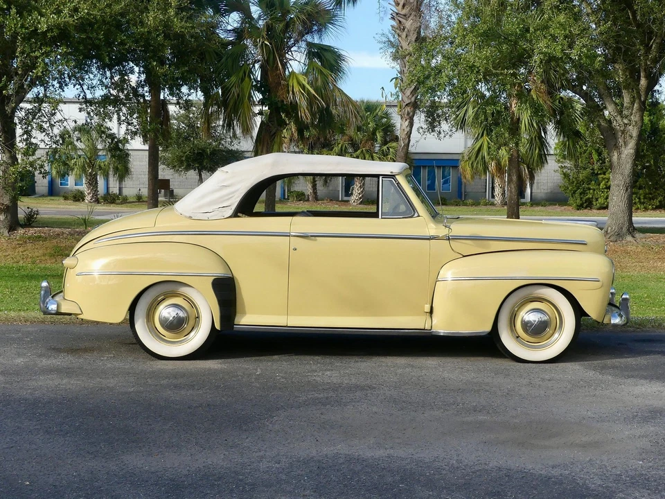 Ford Super Deluxe 1948 convertible Foto 3 de 4