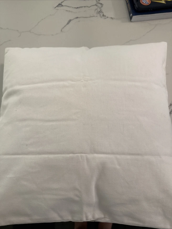 Almohada decorativa de baloncesto “LOVE” Foto 2 de 4