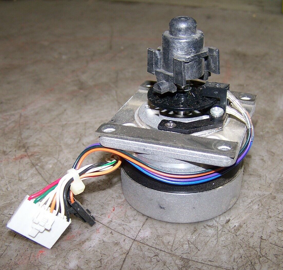 SHINANO KENSHI STH-56D111 STEPPER MOTOR 1.8º STEP 9 VOLT .47 AMPS