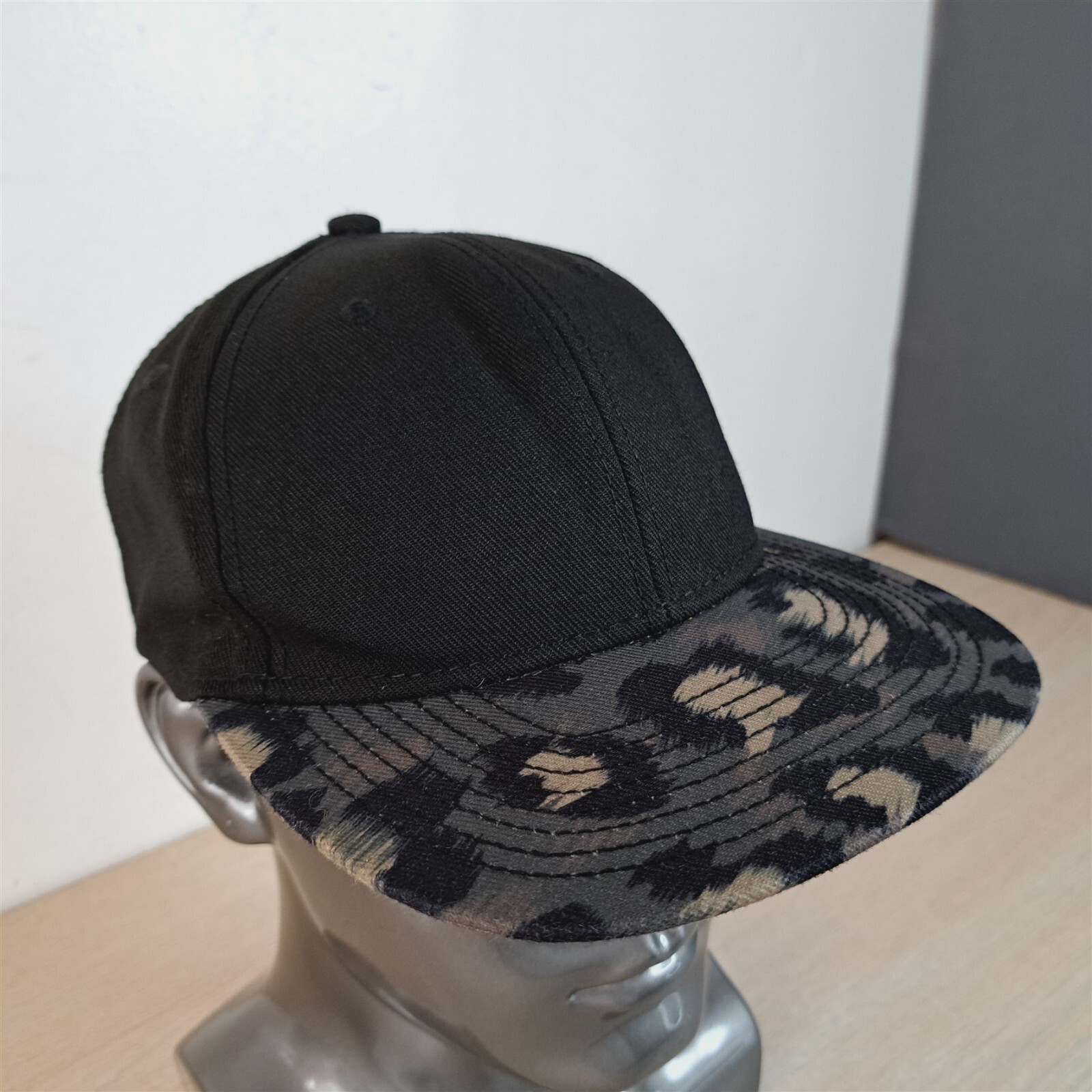 NO BOUNDARIES LEOPARD PRINT ADJUSTABLE SNAPBACK B… - image 1