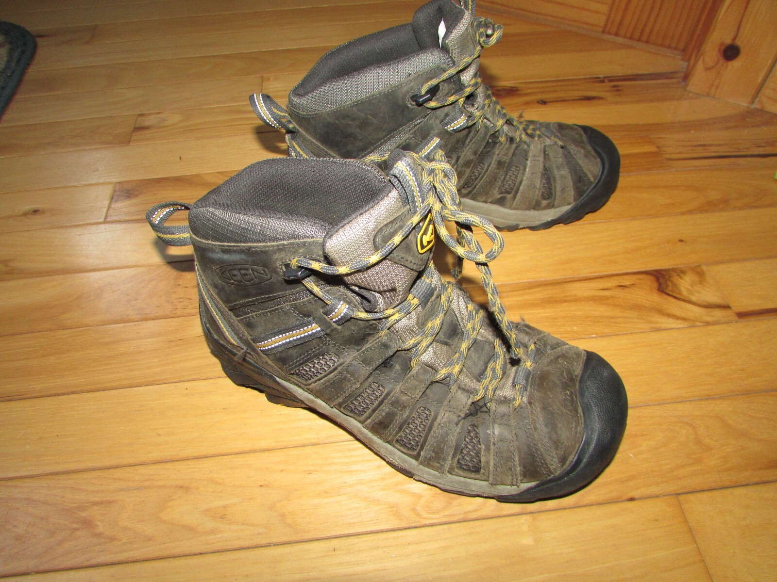 Stivali da trekking KEEN marroni grigi in pelle e rete con lacci misura 7 5 da uomo (40)