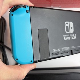 Nintendo Switch Console &ndash; Red & Blue Joy-Cons &ndash; Complete in Box US Model