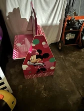 Delta Children Minnie Mouse Deluxe Kids Art Table & Easel
