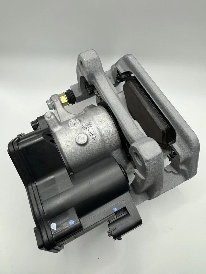 Pinza de freno trasera derecha Tesla Modal 3 2017-2023 y 2020-2024 Tesla Modal Y OEM Foto 4 de 4