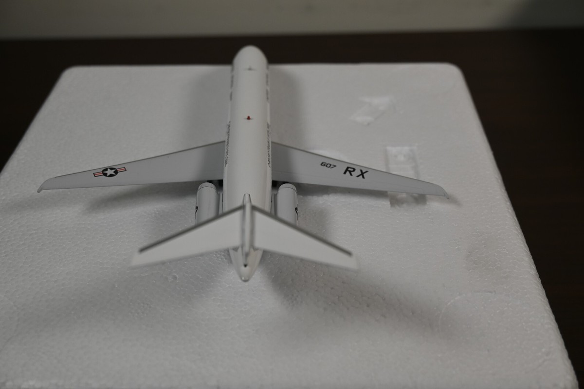 Inflight McDonnell Douglas DC-9-30 US Navy C-9B Skytrain Diecast 1