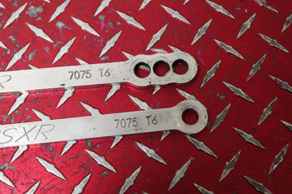 GSXR 600 750 2001-2005 3 orificios eslabones de descenso listos para instalar kp Foto 3 de 4