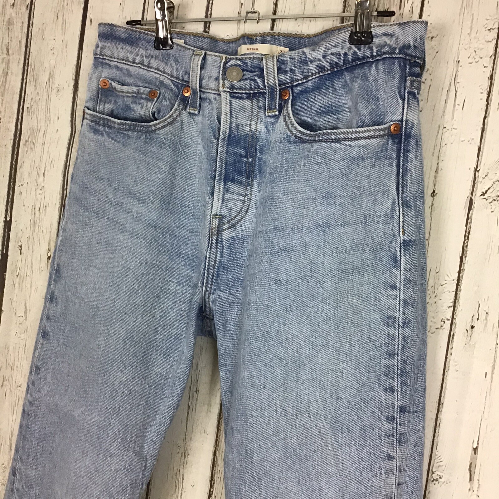 Levis Premium Wedgie Icon Jeans in Tango Light womens… Gem