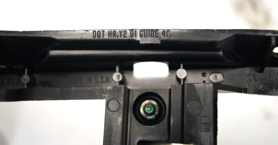 Soporte de faros derecho derecho Buick Park Avenue Lesabre 1991-1996 nuevo OEM 16512570 Foto 3 de 4