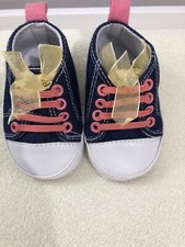 Duck Duck Goose Crib Infant Girl shoes 3-6 months