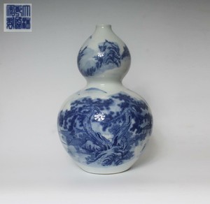 VERY RARE CHINESE BLUE AND WHITE PORCELAIN VASE WITH QIANLONG MARK (L828)