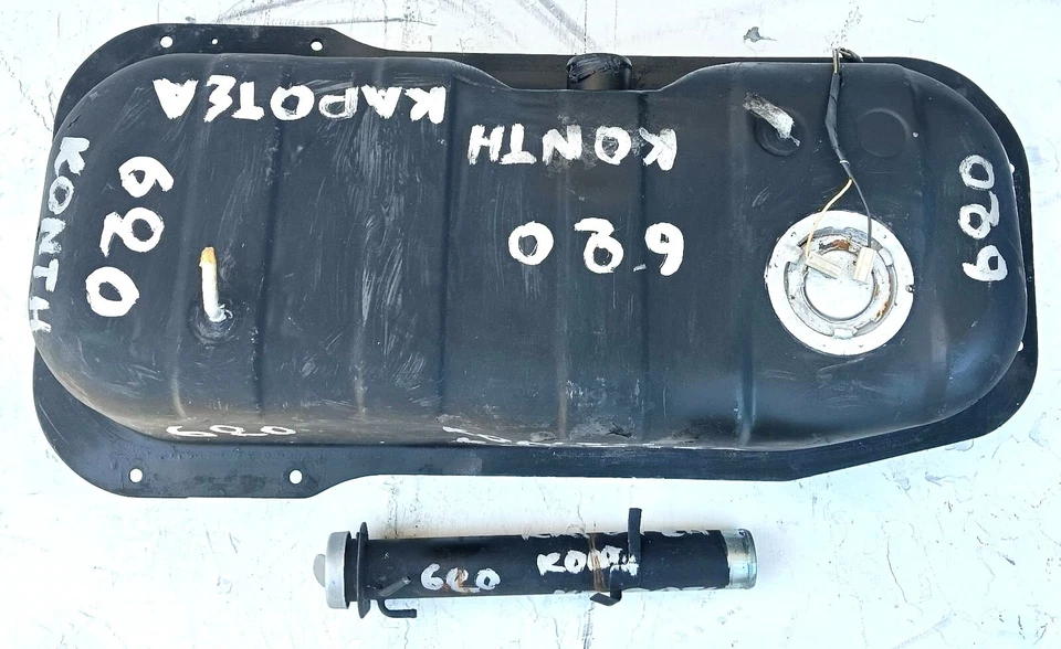 Nissan Datsun 620 platón corto P/U UTE modelo 1976 78 motor J15 tanque de combustible usado Foto 2 de 4