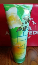 NEW BATH & BODY WORKS  AIR PEAR BLOSSOM HAND BODY CREAM 8 OZ TRIPLE MOISTURE D4