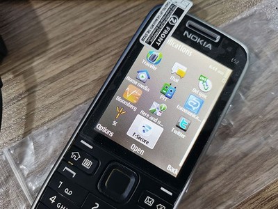 【新品】　NOKIA E52 s-l400.jpg