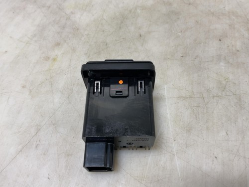 Jeep JL Wrangler Dash Media Plug USB AUX 68271568AC 2018 2019 2020 031257 - Picture 8 of 9