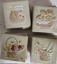 Płytki dekoracyjne 10x10 Motyw kuchenny 4 szt. Zestaw dekoracyjny Kosz na owoce Miska Kosz na sztućce Dzbanek