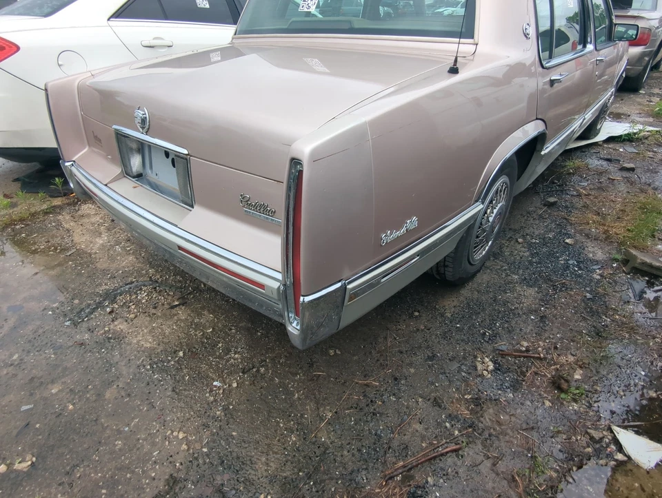 1991 Cadillac Deville Rear Bumper Assembly Oem NBW6N - Image 3 of 3