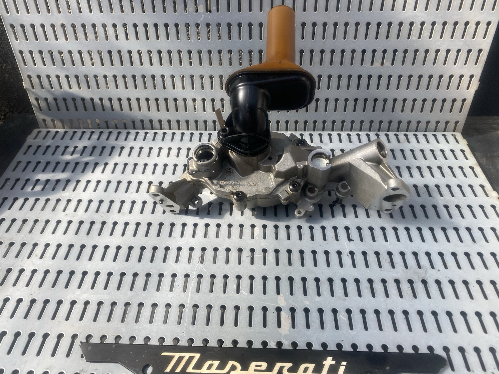 Maserati Ghibli 2014-2020 Oil pumps Set P/N 3233171640