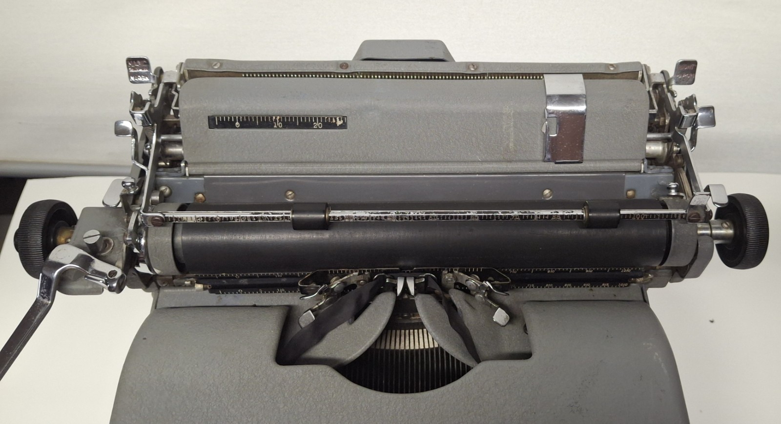 Vintage Royal Desktop Manual Typewriter KMG Model  1949 WORKS